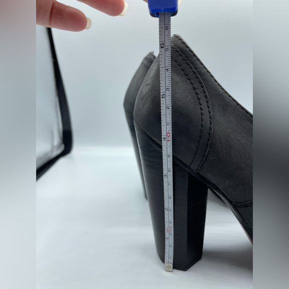 No. 704 B Heels Size 7.5 - Picture 6 of 6